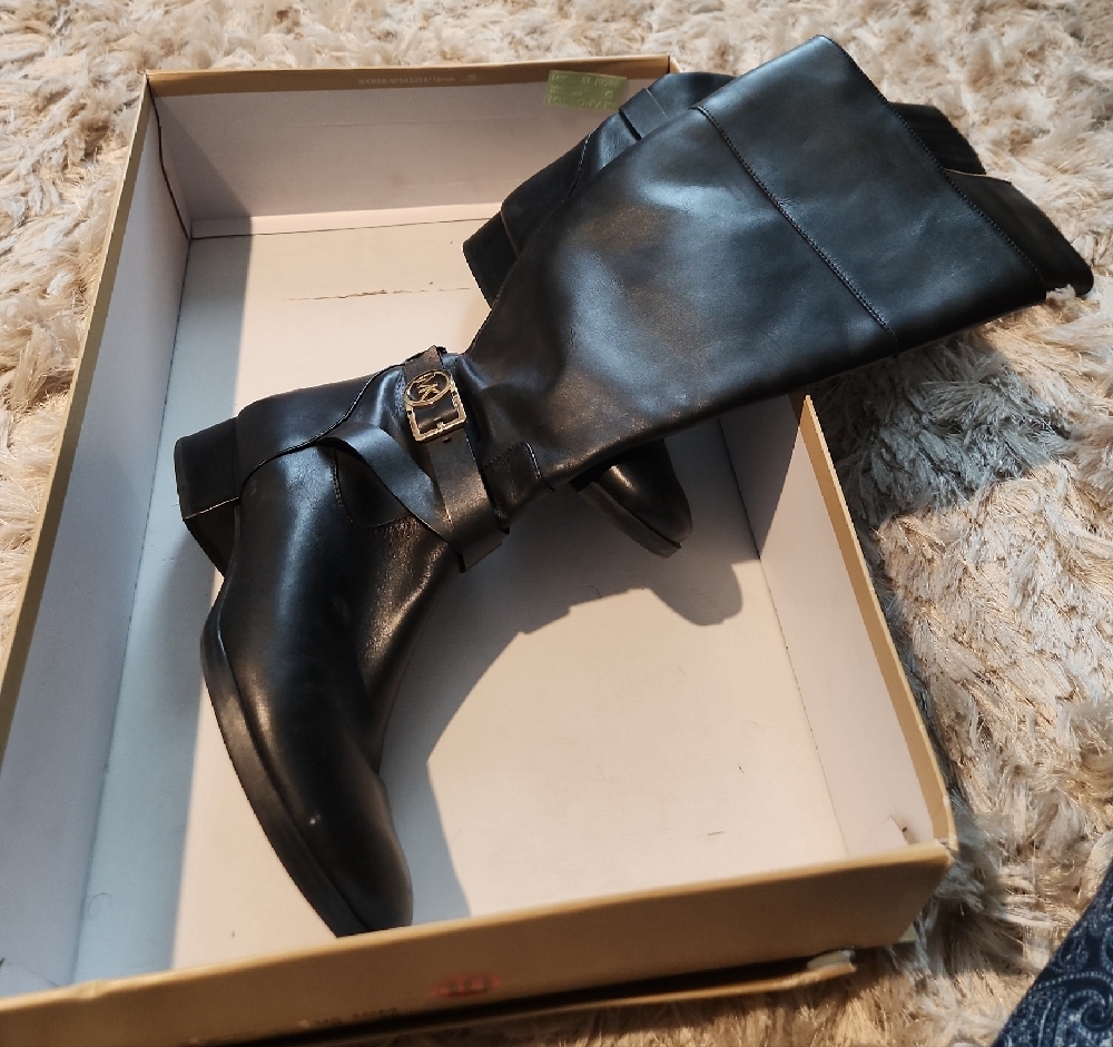 MICHAEL KORS Stylish Black Leather Tall Boots